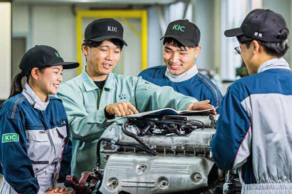 2013年度 一級自動車工学科卒業 盛重 航平さん 専門学校 久留米自動車工科大学校（自動車工学部教師）　鹿児島情報高等学校出身(鹿児島県)